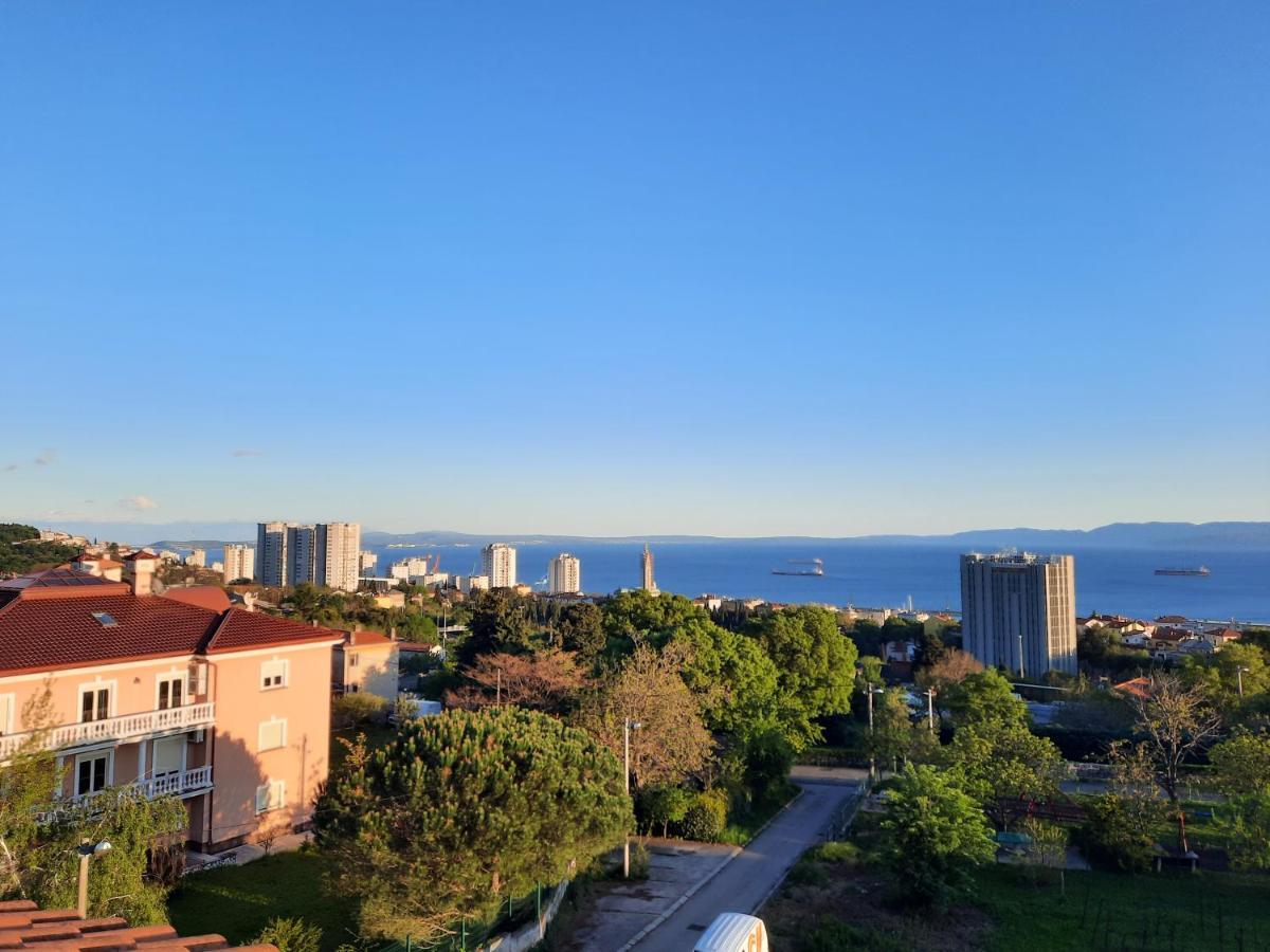 Sea View Later Apartment Rijeka Bagian luar foto