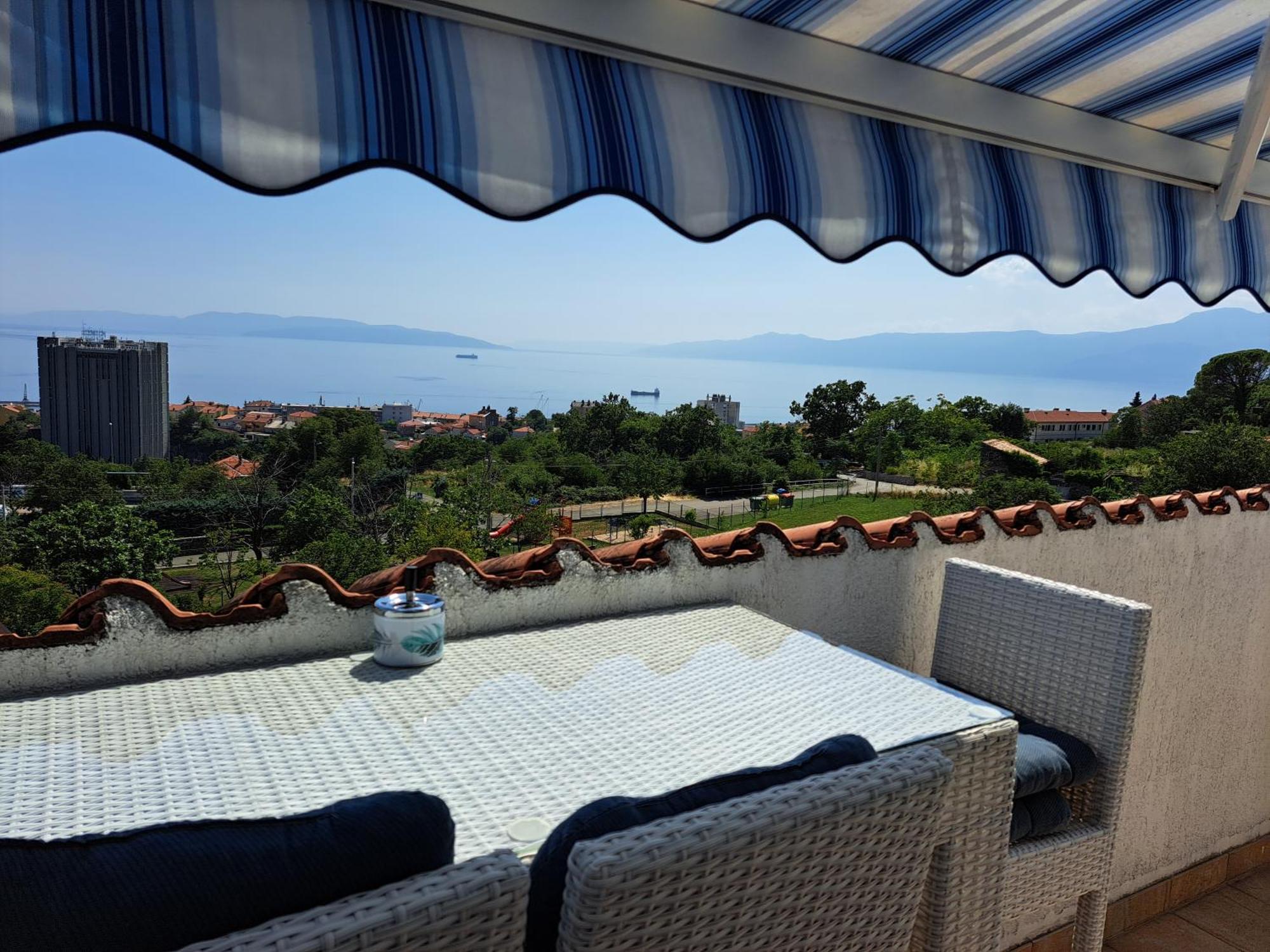 Sea View Later Apartment Rijeka Bagian luar foto